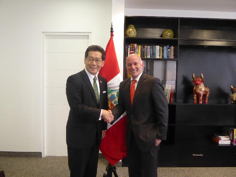 The Secretary for Commerce and Economic Development, Mr Gregory So (left), meets with the Minister of Foreign Trade and Tourism of Peru, Mr Eduardo Ferreyros Küppers, in Lima, Peru on September 8 (Lima time) to discuss commercial and trade matters of mutual concern.

