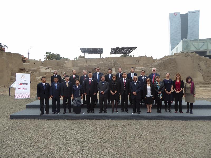 商務及經濟發展局局長蘇錦樑（後排右五）今日（利馬時間九月九日）在秘魯利馬出席第二十三次亞太區經濟合作組織中小企業部長會議。