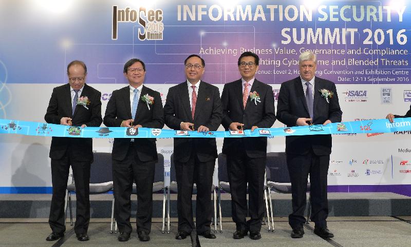 The Secretary for Innovation and Technology, Mr Nicholas W Yang (centre); the Chairman of the Hong Kong Productivity Council (HKPC), Mr Willy Lin (second left); the Government Chief Information Officer, Mr Allen Yeung (second right); the Director of Business Management of the HKPC, Mr Gordon Lo (first left); and the Chairman of the Information Security Summit 2016 Organising Committee, Mr Dale Johnstone (first right), officiate at the ribbon cutting ceremony of the Information Security Summit 2016 today (September 12).