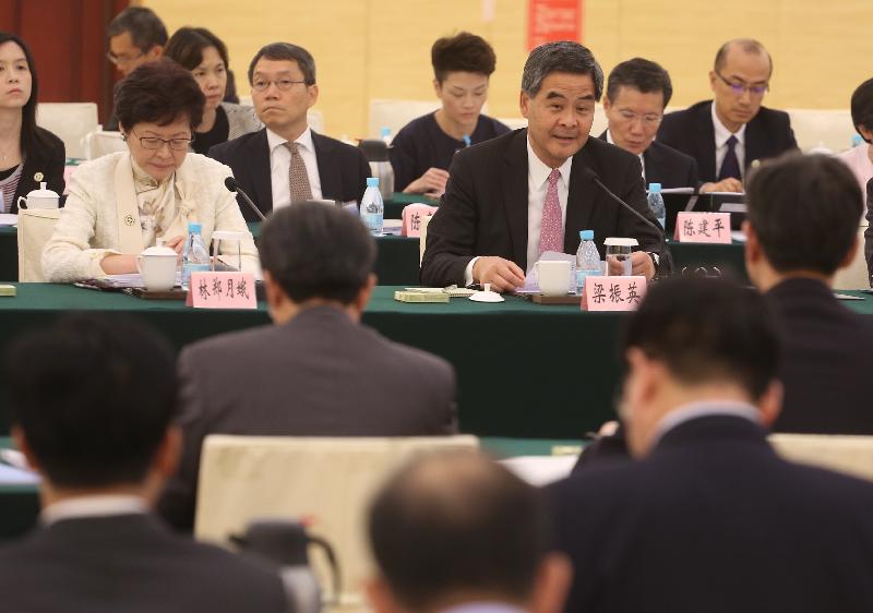 The Chief Executive, Mr C Y Leung, led the Hong Kong Special Administrative Region Government delegation to attend the 19th Plenary of the Hong Kong/Guangdong Co-operation Joint Conference in Guangzhou today (September 14). Photo shows Mr Leung (front row, right) delivering the opening remarks at the Plenary.