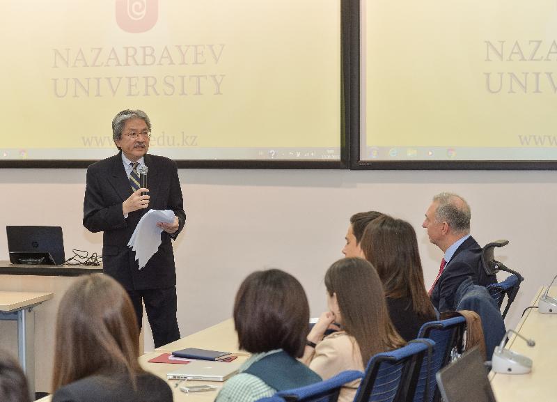 財政司司長曾俊華今日（九月十五日）在哈薩克斯坦的納紮爾巴耶夫大學演講。