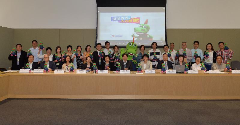The Secretary for Food and Health, Dr Ko Wing-man (front row, centre); the Permanent Secretary for Food and Health (Food), Mrs Cherry Tse (front row, fifth left); the Director of Food and Environmental Hygiene, Miss Vivian Lau (front row, fifth right); and the Chairmen, Vice-chairmen and representatives of the Food and Environmental Hygiene Committees of District Councils are pictured with Keep Clean Ambassador Ah Tak.