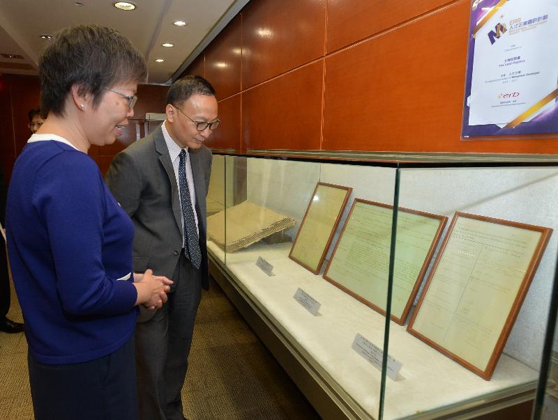 The Secretary for the Civil Service, Mr Clement Cheung (right) is briefed on the New Territories Register (1st Generation) during his visit to the Land Registry today (September 22).