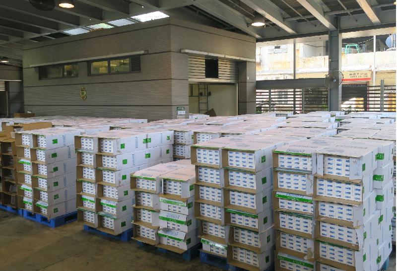 Hong Kong Customs smashed a suspected case of smuggling illicit cigarettes at Tsing Yi Cargo Examination Compound on September 21. A total of about 20 million sticks of suspected illicit cigarettes was seized. 