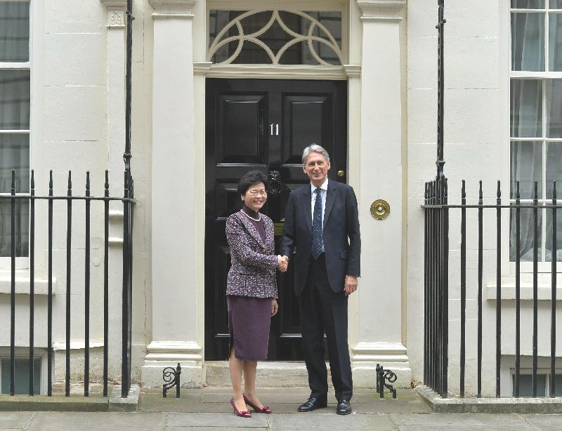 The Chief Secretary for Administration, Mrs Carrie Lam (left), meets with the Chancellor of the Exchequer, Mr Philip Hammond, in London today (September 26, London time).