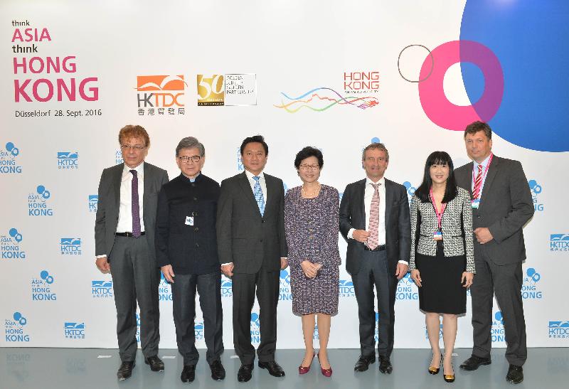 The Chief Secretary for Administration, Mrs Carrie Lam (centre), is pictured with the Head of Foreign Trade Department of the Ministry of Economic Affairs, Energy and Industry, the State of North Rhine-Westphalia, Dr Herbert Jakoby (first left); the Chairman of Hong Kong Trade Development Council (HKTDC), Mr Vincent Lo (second left); the Chinese Consul General in Düsseldorf, Mr Feng Haiyang (third left); the Mayer of Düsseldorf, the State Capital of North Rhine-Westphalia, Mr Thomas Geisel (third right); the Executive Director of HKTDC, Ms Margaret Fong (second right); and Chief Representative of the Association of German Chambers of Industry and Commerce, Mr Wolfgang Niedermark (first right), at the HKTDC's "Think Asia, Think Hong Kong" thematic seminar in Düsseldorf today (September 28, Germany time).