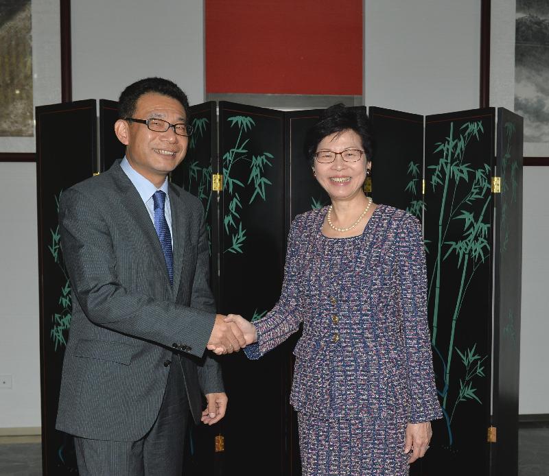 The Chief Secretary for Administration, Mrs Carrie Lam (right), called on the Chinese Consul General in Frankfurt, Mr Wang Shunqing, before attending the "Think Asia, Think Hong Kong" gala dinner organised by the Hong Kong Trade Development Council in Frankfurt yesterday (September 27, Germany time).