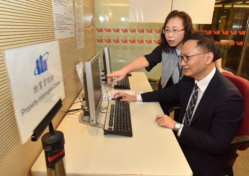 The Secretary for the Civil Service, Mr Clement Cheung (right), today (September 29) visits the Enquiries, Receipt and Despatch Section of the Rating and Valuation Department and is briefed on Property Information Online.