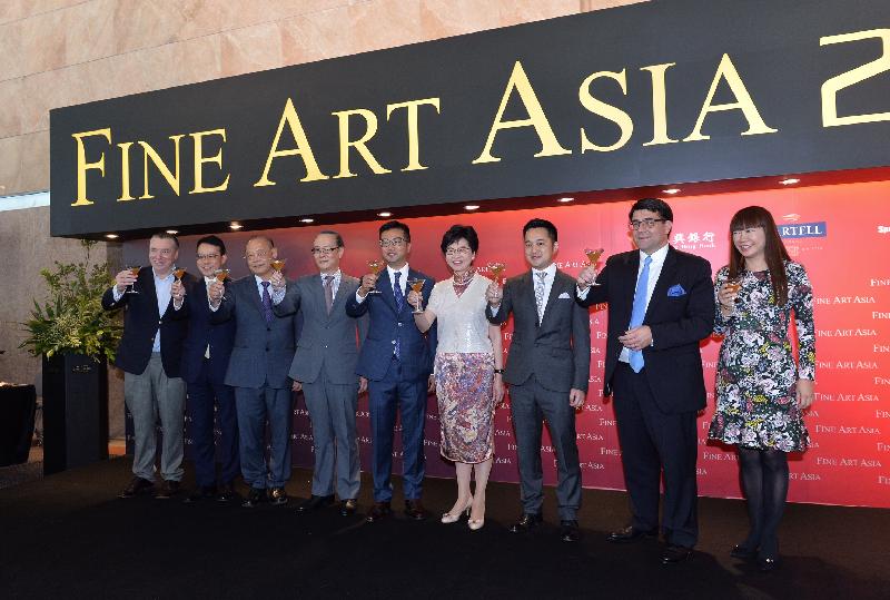 The Chief Secretary for Administration, Mrs Carrie Lam (fourth right); the Co-Chairmen and Directors of Fine Art Asia, Mr Andy Hei (fifth left) and Mr Calvin Hui (third right); and other guests propose a toast at the opening ceremony of Fine Art Asia 2016 at the Hong Kong Convention and Exhibition Centre this afternoon (October 1).