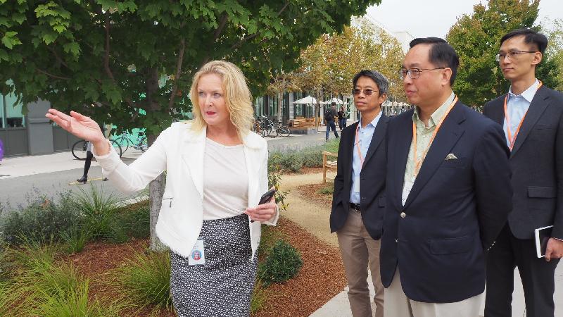 The Head of Policy Visits, Global Public Policy of Facebook, Ms Brenda Tierney (first left), gives a tour of the Facebook campus in Silicon Valley, the United States, for the Secretary for Innovation and Technology, Mr Nicholas W Yang, today (October 4, San Francisco time).