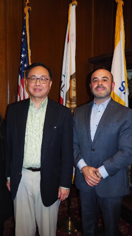 The Secretary for Innovation and Technology, Mr Nicholas W Yang (left), meets with the Director of Civic Innovation Partnerships under the San Francisco Mayor's Office, Mr Jeremy Goldberg (right), this afternoon (October 4, San Francisco time).