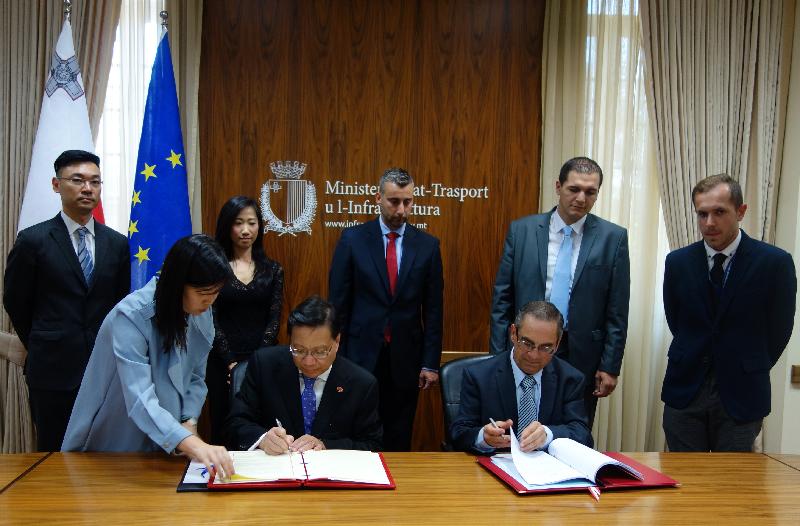 The Secretary for Transport and Housing, Professor Anthony Cheung Bing-leung (front row, centre), and the Minister for Transport and Infrastructure of the Republic of Malta, Mr Joe Mizzi (front row, right), sign an air services agreement in Valletta, Malta on October 5 (Valletta time). This is the 66th pact signed by Hong Kong with its overseas aviation partners. Hong Kong will strengthen co-operation with Malta, and with the establishing of direct air links, the two places will be better positioned to seize the economic development opportunities emerging from the Belt and Road Initiative.