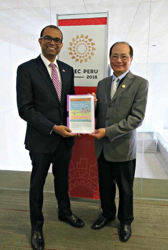 The Secretary for Education, Mr Eddie Ng Hak-kim (right), held a bilateral meeting with the Minister of State, Ministry of Communications and Information and Ministry of Education of Singapore, Dr Janil Puthucheary (left), in Lima, Peru, on October 4 (Lima time) to exchange views on education issues of mutual concern.