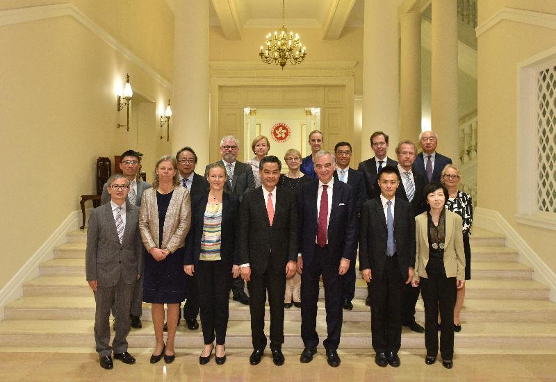 The Chief Executive, Mr C Y Leung (front row, centre), met the visiting Acting Vice-Chancellor of Karolinska Institutet (KI) from Sweden, Professor Karin Dahlman-Wright (front row, second left), at Government House this evening (October 6) to exchange views on issues of mutual concern. Picture shows Mr Leung with the guests. 
