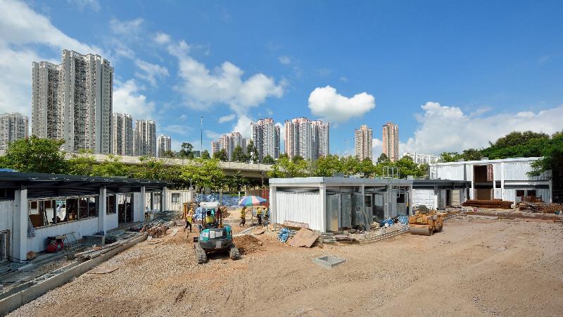 The Yuen Long Community Green Station (CGS) is located at the junction of Wetland Park Road and Tin Wah Road in Yuen Long. Construction is making good progress and subject to the progress of other preparation works the CGS is expected to commence operation in early 2017.