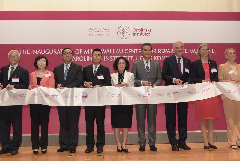 The Chief Executive, Mr C Y Leung, attended the Inauguration Ceremony of Ming Wai Lau Centre for Reparative Medicine, Karolinska Institutet this morning (October 7) at the Hong Kong Science Park. Photo shows Mr Leung (fourth right); the Acting Commissioner of the Ministry of Foreign Affairs of the People's Republic of China in the Hong Kong Special Administrative Region, Madame Tong Xiaoling (fifth left); the Chairman of Chinese Estates Holdings Limited, Mr Lau Ming-wai (fourth left); the Chancellor of the Karolinska Institutet, Mr Lars Leijonborg (third right); the Secretary for Innovation and Technology, Mr Nicholas W Yang (third left); the Acting Vice-Chancellor of the Karolinska Institutet, Professor Karin Dahlman-Wright (second right); the Consul General of Sweden in Hong Kong, Ms Helena Storm (first right); the Chairman of the Board of Directors of the Hong Kong Science and Technology Parks Corporation, Mrs Fanny Law (second left); and the Provost and Deputy Vice-Chancellor of the University of Hong Kong, Professor Paul Tam (first left), at the ribbon cutting ceremony.