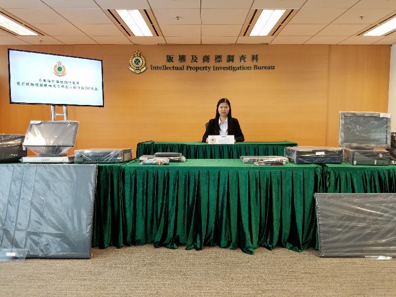 In the operation, Customs seized two karaoke systems loaded with suspected infringing songs and music videos from two bars in Tsuen Wan on October 6.