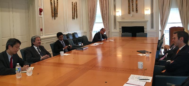 The Financial Secretary, Mr John C Tsang (second left), meets with the Global Head of Institutional Client Business and Co-Head of BlackRock Alternative Investors, Mr Mark McCombe (first right), in Washington, DC, today (October 7, Washington, DC, time).