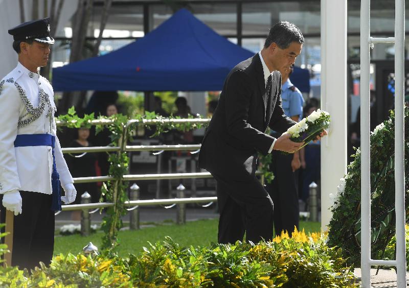 The Chief Executive, Mr C Y Leung, this morning (October 9) attended an official ceremony to commemorate those who died in the defence of Hong Kong between 1941 and 1945 at the Hong Kong City Hall Memorial Garden. Photo shows Mr Leung laying a wreath in front of the Memorial Shrine.