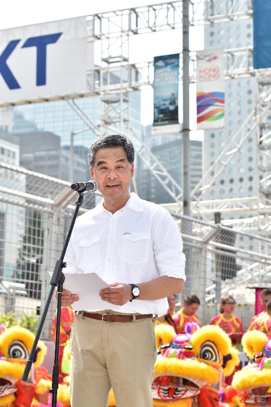 The Chief Executive, Mr C Y Leung, addresses the eye-dotting ceremony for the lion dance at the 2016 FIA Formula E Hong Kong ePrix in Central today (October 9).