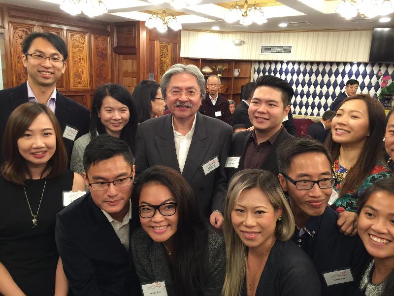 The Financial Secretary, Mr John C Tsang (second row, third left), attends the New York Chinese Community Luncheon in New York, the United States, today (October 9, New York time), and meets with the Hong Kong community there.