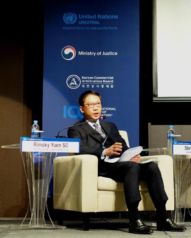 The Secretary for Justice, Mr Rimsky Yuen, SC, speaks at the 5th Asia Pacific ADR Conference on the topic of "The Belt and Road Initiative: Impact on the Future of Dispute Resolution" in Seoul, Korea, today (October 12).
