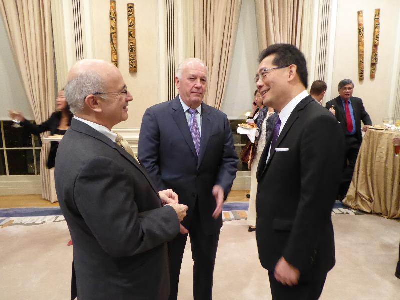 The Secretary for Commerce and Economic Development, Mr Gregory So (right), attends a reception hosted by the Hong Kong Economic and Trade Office in Washington, DC, on October 12 (Washington, DC, time).
