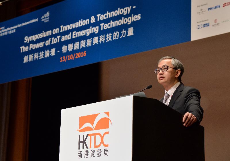 Addressing the Symposium on Innovation & Technology - The Power of IoT and Emerging Technologies today (October 13), the Acting Secretary for Innovation and Technology, Dr David Chung, said Hong Kong, with the commitment of the Government and collaboration with the industry and academia, offers unique opportunities for the development of innovative ideas and applications by means of the Internet of Things and emerging technologies.