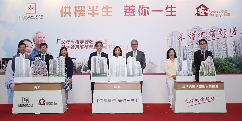 The Executive Director and Chief Executive Officer of the Hong Kong Mortgage Corporation, Mr Raymond Li (third right) and representatives from seven participating banks today (October 13) attended the launch ceremony of the extension of the Reverse Mortgage Programme to subsidised sale flats with unpaid land premium.