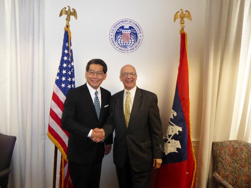 The Secretary for Commerce and Economic Development, Mr Gregory So (left), holds a meeting with the US Under Secretary of Commerce for Industry and Security, and Head of the Bureau of Industry and Security, Mr Eric Hirschhorn, in Washington, DC, on October 13 (Washington, DC, time), to discuss issues relating to trade and economic co-operation between Hong Kong and the US.

