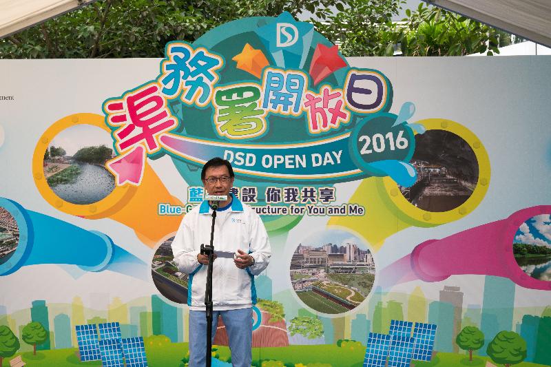 The Drainage Services Department held its Open Day at Sha Tin Sewage Treatment Works today (October 15). Picture shows the Director of Drainage Services, Mr Edwin Tong, delivering a speech at the opening ceremony.