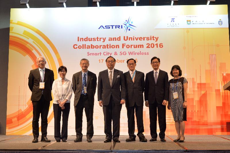 The Secretary for Innovation and Technology, Mr Nicholas W Yang (centre), is pictured with the Commissioner for Innovation and Technology, Ms Annie Choi (second left); the Board Chairman of the Hong Kong Applied Science and Technology Research Institute (ASTRI), Mr Wong Ming-yam (second right); the Chief Executive Officer of the ASTRI, Dr Frank Tong (first left); the President of Qianhai Institute for Innovative Research, Professor Edward Chen (third right); the Vice-President and Pro-Vice-Chancellor (Research) of the University of Hong Kong (HKU), Professor Andy Hor (third left); and the Associate Vice-President (Research) of HKU, Professor Sham Mai-har (first right), at the ASTRI Industry and University Collaboration Forum 2016: Smart City & 5G Wireless today (October 17).