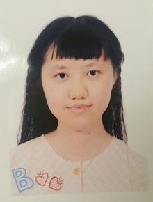 Chan Ka-wan, aged 21, is about 1.57 metres tall, 45 kilograms in weight and of thin build. She has a pointed face with yellow complexion and long straight black hair. She was last seen wearing a white short-sleeved T-shirt, light blue sleeveless denim, blue sandals and carrying a pink backpack.