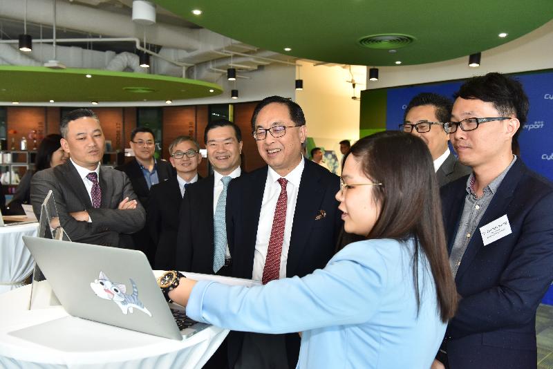 The Secretary for Innovation and Technology, Mr Nicholas W Yang (third right), listens to a briefing by representatives of Cyberport incubatee Seed Blooming on the O2O platform Call SiFu during his visit to Cyberport today (October 19). The platform aims to help people to find a "Sifu" to fix their household problems and "Sifus" to find clients. Also present are the Chairman of the Board of Directors of Hong Kong Cyberport Management Company Limited, Dr George Lam (fourth right); the Under Secretary for Innovation and Technology, Dr David Chung (fifth right); and the Chief Executive Officer of Hong Kong Cyberport Management Company Limited, Mr Herman Lam (first left).