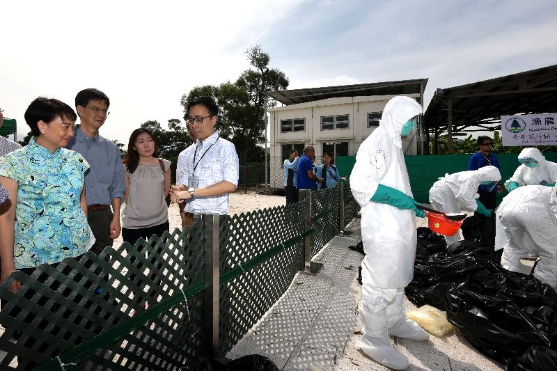 The Agriculture, Fisheries and Conservation Department (AFCD) today (October 20) carried out an exercise to review the department's preparedness in case a poultry culling operation is required in response to an outbreak of highly pathogenic avian influenza in Hong Kong. Accompanied by the Acting Director of Agriculture, Fisheries and Conservation, Dr So Ping-man (second left), the Permanent Secretary for Food and Health (Food), Mrs Cherry Tse (first left), is briefed by an AFCD staff member on details of the exercise.