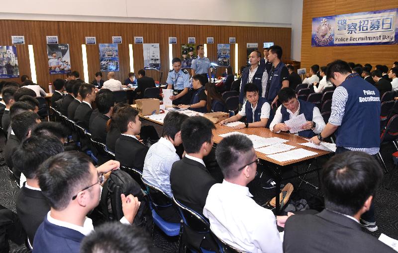 The Hong Kong Police Force organised the Police Recruitment Day (Autumn) at Police Headquarters today (October 22), recruiting Probationary Inspectors, Recruit Police Constables and Police Constables (Auxiliary).
