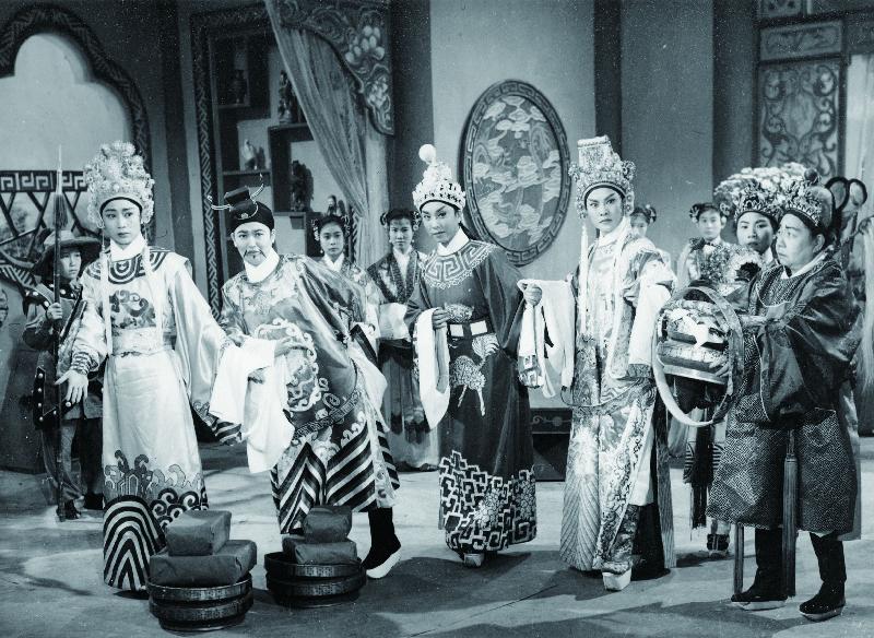 《杨八姐闹金銮》（1963）剧照。