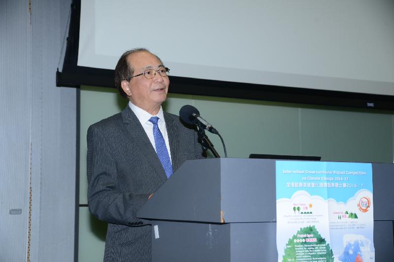 The Secretary for Education, Mr Eddie Ng Hak-kim, today (October 25) speaks at the Inter-school Cross-curricular Project Competition on Climate Change 2016/17 launching ceremony and Seminar on Climate Change and Technology.