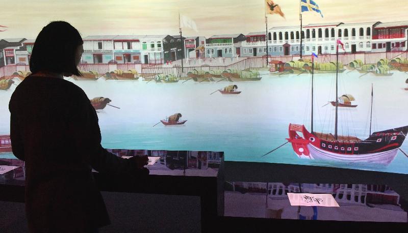 「跨越海洋──中国海上丝绸之路．点．线．面」展览今日（十月二十五日）于香港历史博物馆揭幕。展览设有多项教育和趣味并重的互动节目，让观众可以透过不同的体验，对海上丝路有更深的认识。