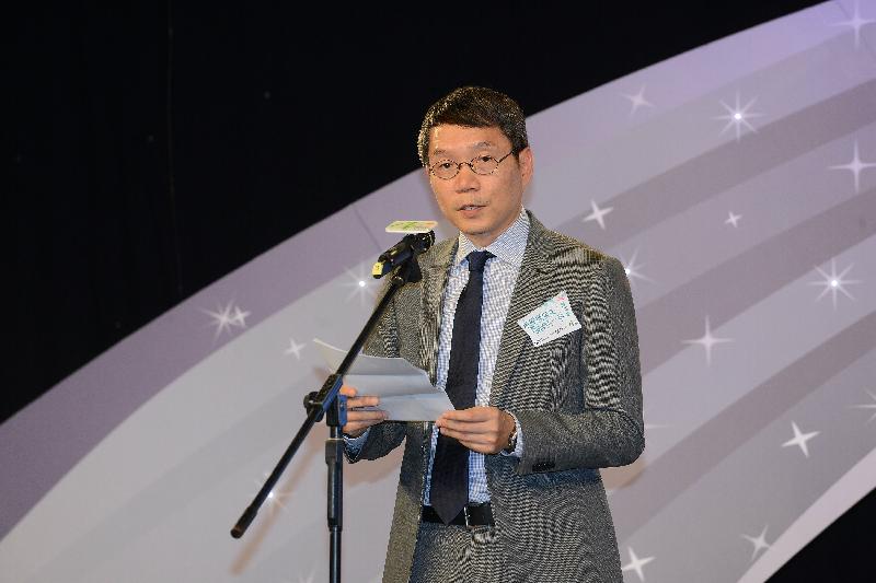 The media session on the micro-movie "Seize the Second" was held at the Radio Television Hong Kong Studio One today (October 26). Photo shows the Commissioner for Labour, Mr Carlson Chan, addressing the session.