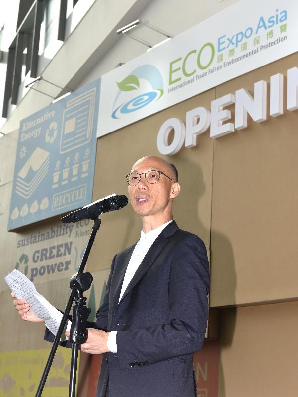 The Secretary for the Environment, Mr Wong Kam-sing, delivers a speech at the opening ceremony of the 11th Eco Expo Asia at AsiaWorld-Expo today (October 26).