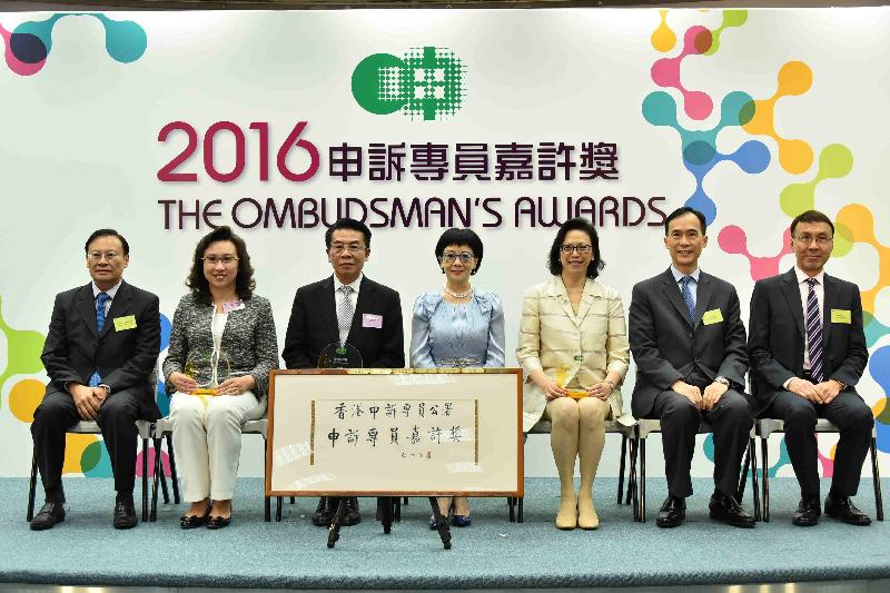 The Ombudsman, Ms Connie Lau, presented The Ombudsman's Awards for Public Organisations 2016 to the Legal Aid Department (Grand Award), the Mandatory Provident Fund Schemes Authority and the Transport Department at The Ombudsman's Awards 2016 Presentation Ceremony today (October 27). Photo shows (from left) Assistant Ombudsman Mr Frederick Tong; the Commissioner for Transport, Mrs Ingrid Yeung; the Director of Legal Aid, Mr Thomas Kwong; Ms Lau; the Managing Director of the Mandatory Provident Fund Schemes Authority, Mrs Diana Chan; the Deputy Ombudsman, Mr So Kam-shing; and Assistant Ombudsman Mr Tony Ma at the ceremony.
