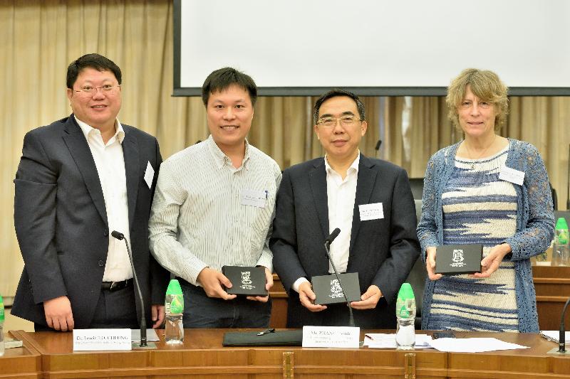 The Director of the Sichuan Wolong National Nature Reserve Administration, Mr Zhang Hemin, attended a workshop on conservational research collaboration at Sichuan Wolong National Nature Reserve at the University of Hong Kong yesterday (October 27). Picture shows Mr Zhang (second right) with the Associate Dean (Research & Graduate Studies) of the Faculty of Science, the University of Hong Kong, Professor Kenneth Leung (first left); the Assistant Professor of the Department of Social Sciences of the Education University of Hong Kong, Dr Lewis Cheung (second left); and the Foundation Director of the Ocean Park Conservation Foundation, Hong Kong, Ms Suzanne Gendron (first right).
