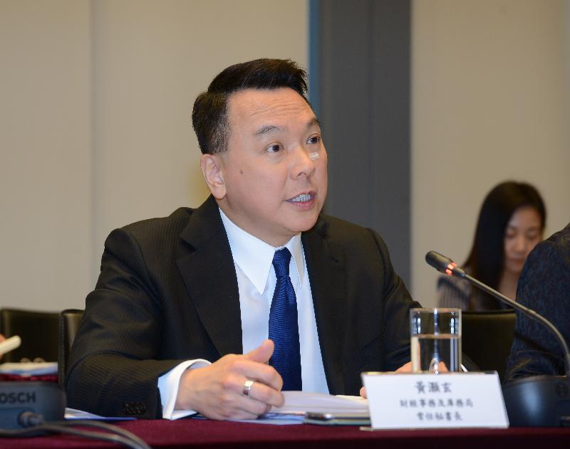 The Permanent Secretary for Financial Services and the Treasury (Financial Services), Mr Andrew Wong, speaks at the meeting of the Expert Group on Hong Kong-Guangdong Financial Co-operation today (November 1).