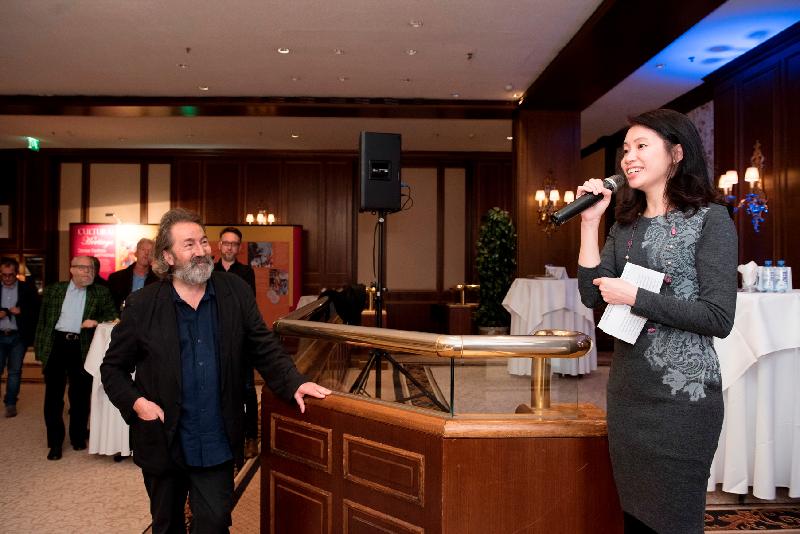 The Director of Hong Kong Economic and Trade Office, Berlin, Ms Betty Ho (right), speaking at the Vienna International Film Festival (Viennale) Industry Cocktail on October 28 (Vienna Time). On the left is  Viennale's Director Mr Hans Hurch.