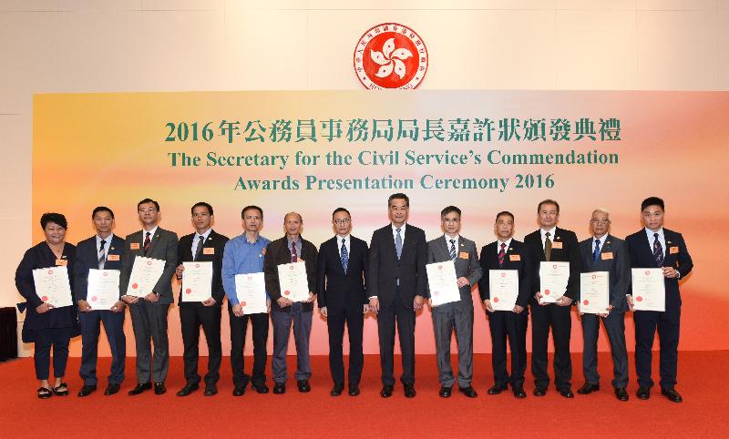 The Chief Executive, Mr C Y Leung, attended a cocktail reception after the Secretary for the Civil Service's Commendation Awards Presentation Ceremony at Central Government Offices in Tamar today (November 3). Photo shows Mr Leung (sixth from right) and the Secretary for the Civil Service, Mr Clement Cheung (seventh from right), with the award recipients.

