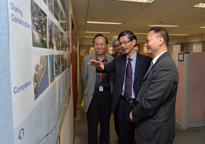 The Secretary for the Civil Service, Mr Clement Cheung (first right), is briefed on the latest progress of the Central-Wan Chai Bypass and Island Eastern Corridor Link Project by the Director of Highways, Mr Daniel Chung (second right), in the Major Works Project Management Office of the Highways Department today (November 4).