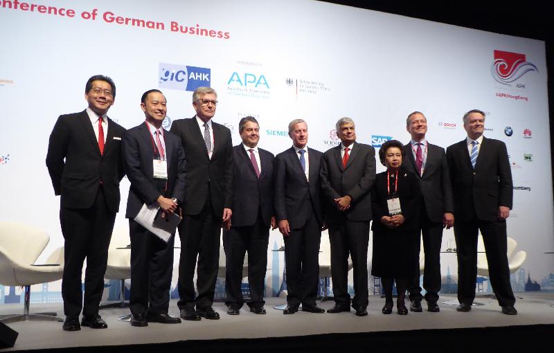 The Secretary for Commerce and Economic Development, Mr Gregory So (first left), is pictured with the Chairman of the Indonesia Investment Coordinating Board, Mr Tom Lembong (second left); the Deputy Federal Chancellor and Minister for Economic Affairs and Energy of the Federal Republic of Germany, Mr Sigmar Gabriel (fourth left); the Prime Minister of Sri Lanka, Mr Ranil Wickremesinghe (fourth right); the Minister of Industry of Thailand, Ms Atchaka Sibunruang (third right); the Minister for Finance of Australia, Mr Mathias Cormann (first right), and other participants at the 15th Asia-Pacific Conference of German Business today (November 4).

