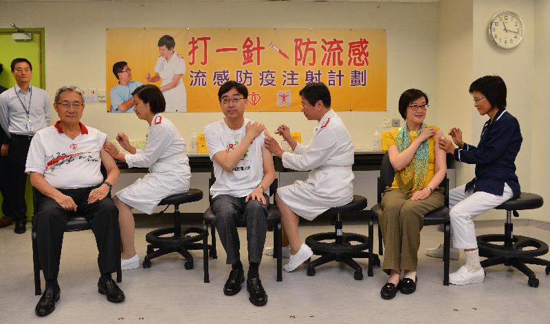 The Secretary for Food and Health, Dr Ko Wing-man (third left), today (November 4) visited Ha Kwai Chung General Out-patient Clinic to view the implementation progress of the Government Vaccination Programme 2016/17. Photo shows Dr Ko, the Director of Health, Dr Constance Chan (second right) and the Chairman of the Hospital Authority, Professor John Leong (first left) receiving their seasonal influenza vaccinations.