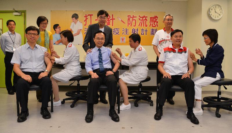 The Secretary for Food and Health, Dr Ko Wing-man (back row, centre), the Director of Health, Dr Constance Chan (back row, left) and the Chairman of the Hospital Authority (HA), Professor John Leong (back row, right) today (November 4) observe the Permanent Secretary for Food and Health (Health), Mr Patrick Nip (front row, centre), the Controller of the Centre for Health Protection of the Department of Health, Dr Leung Ting-hung (front row, left) and the Chief Executive of the HA, Dr Leung Pak-yin (front row, right) receiving their seasonal influenza vaccinations. 